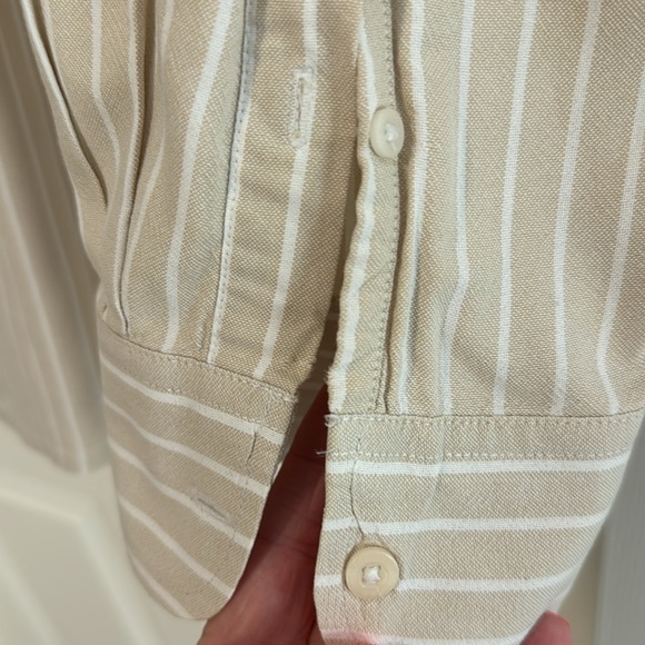 Men’s beige/white striped button down shirt in XXL. Front pocket with logo. - Picture 3 of 7